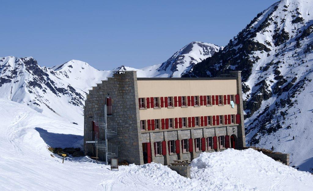 Le refuge de la Glère, perché 